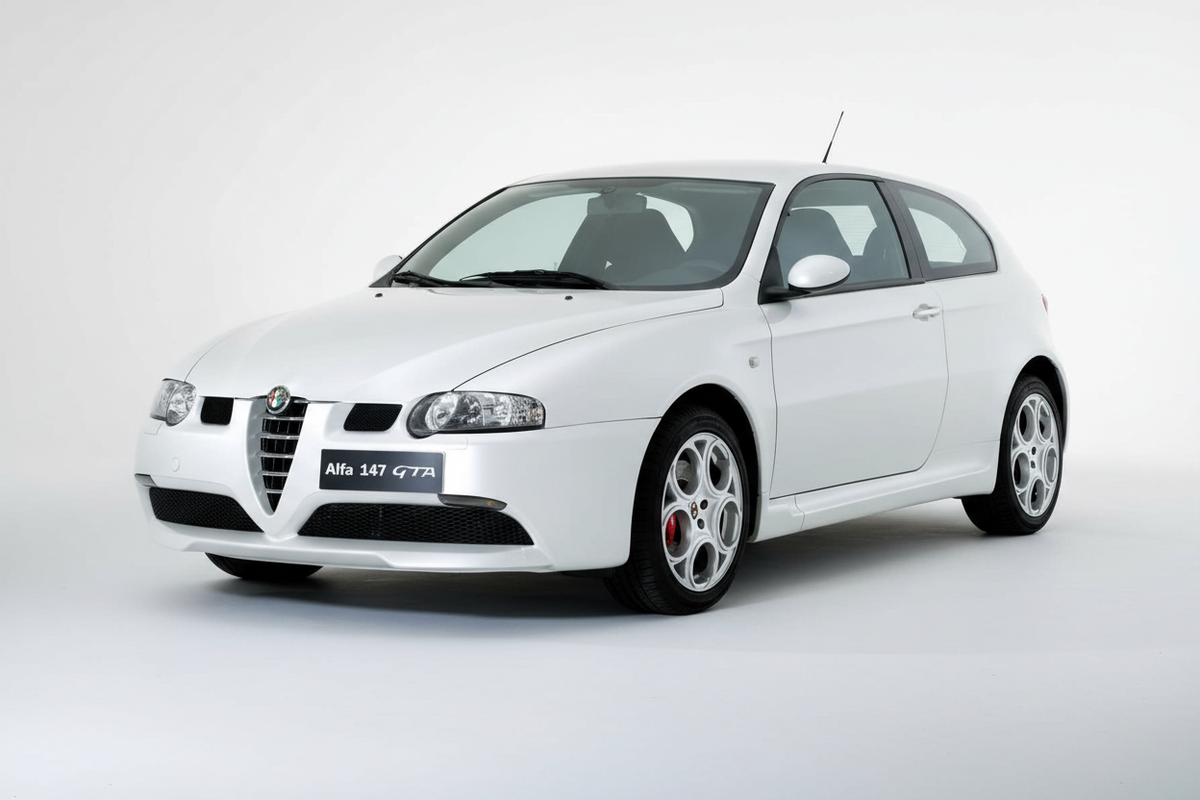 Alfa Romeo 147 GTA sfondo bianco