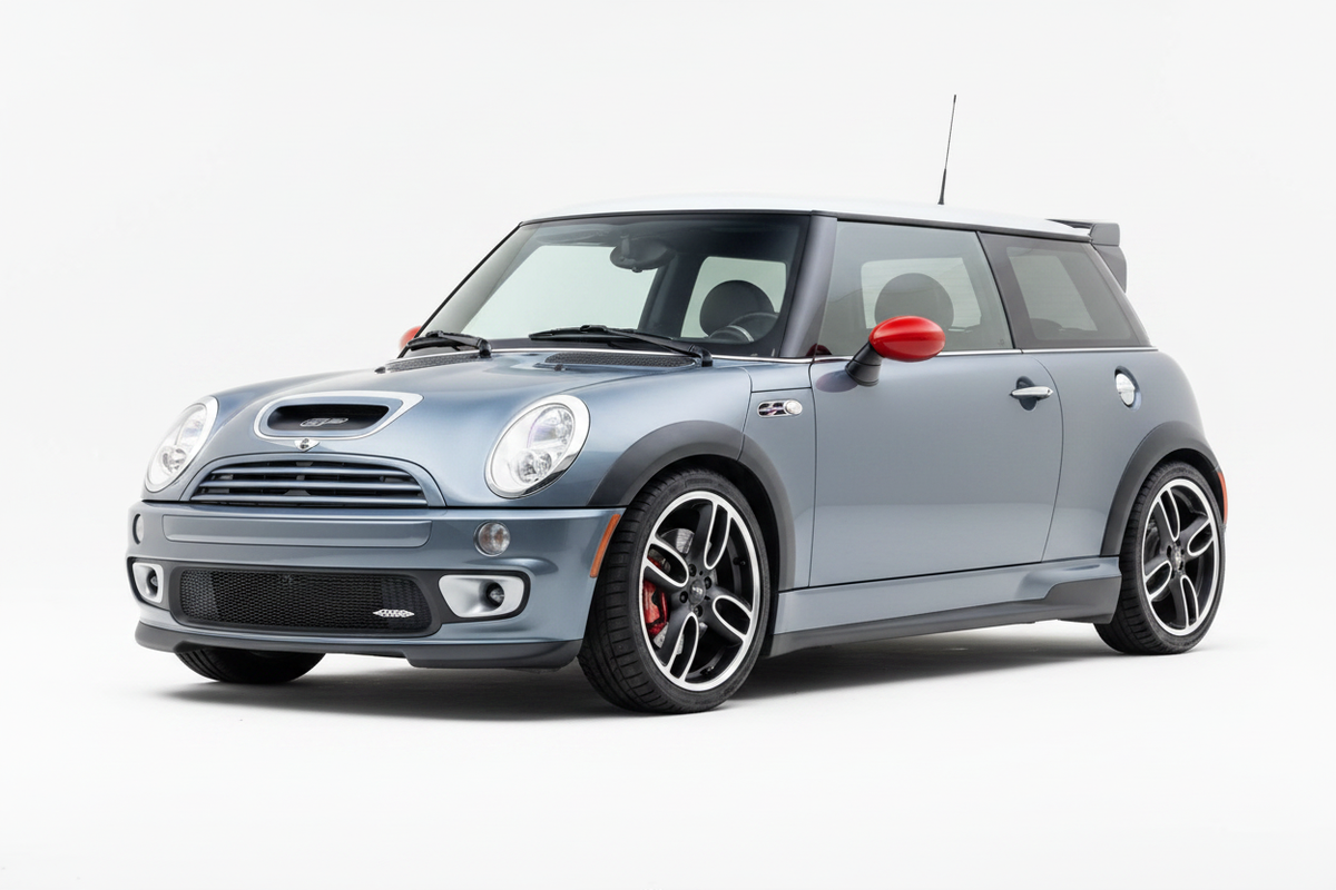 Mini Cooper S JCW GP sfondo bianco